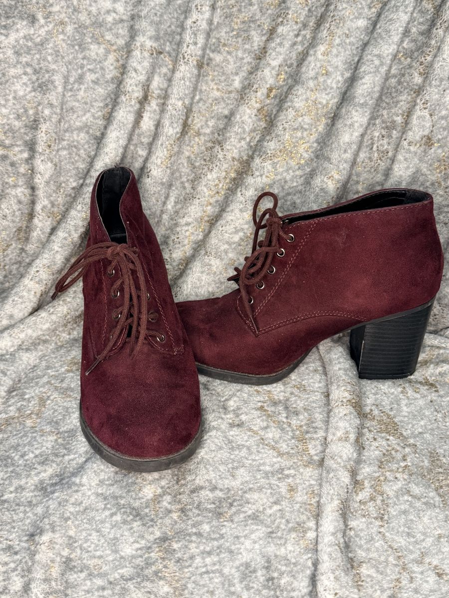 Burgundy Soda Winter Booties - Size 8