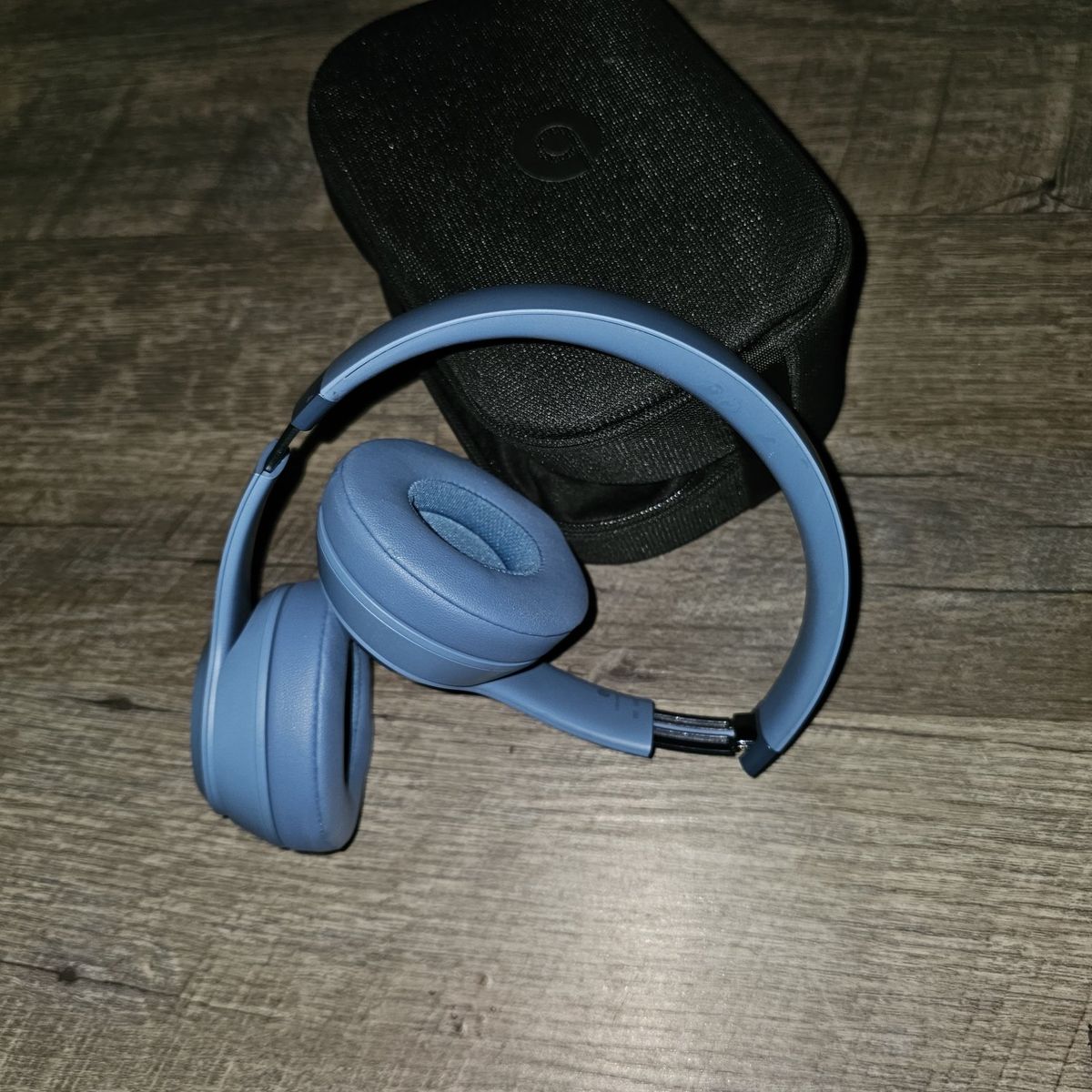 Beats Solo4 Wireless On-Ear Headphones - Blue with Carrying Case
