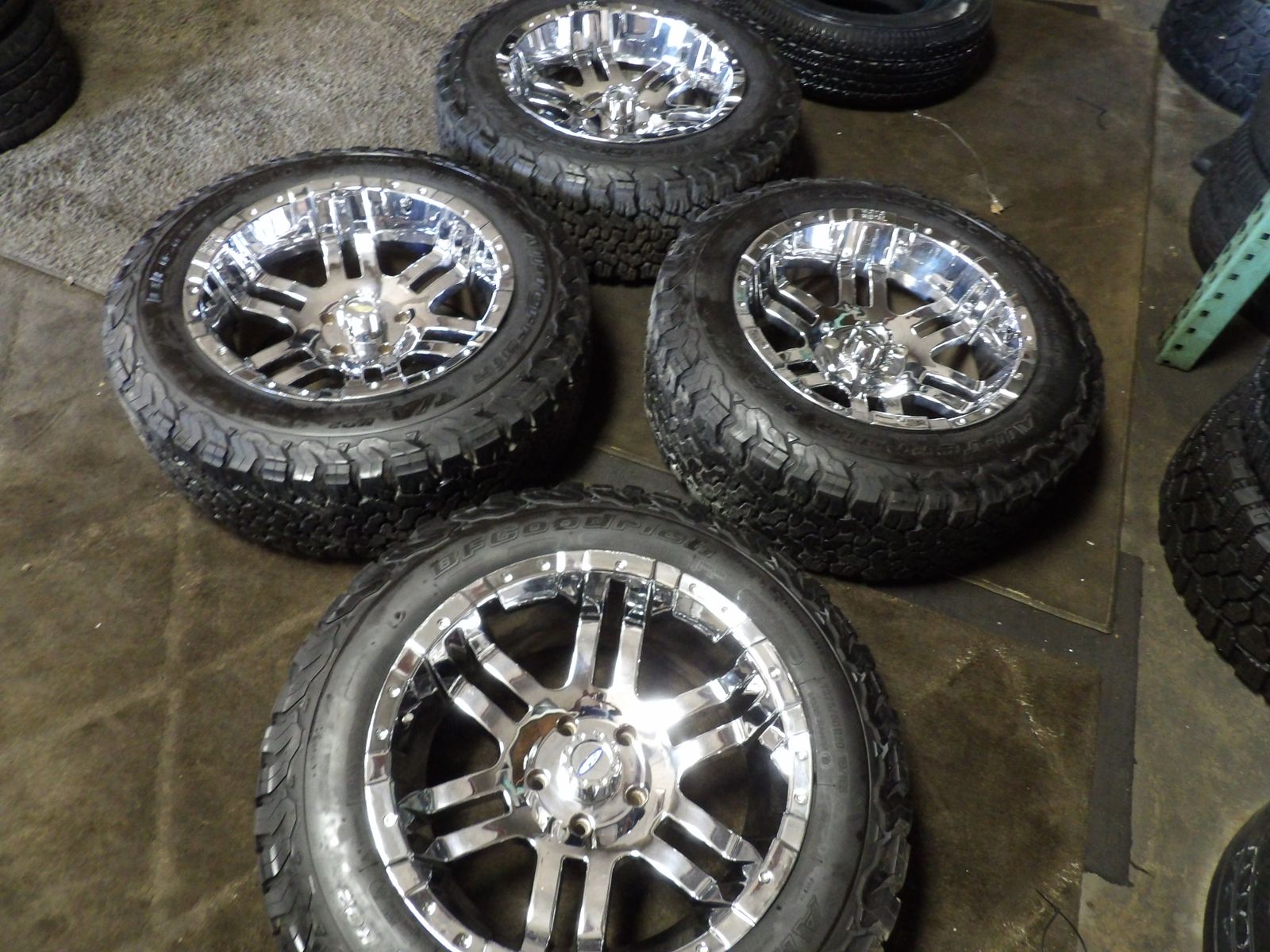 SET OF USED MOTO METAL WHEELS 20 INCH 20 X10 AND TIRES BFG 275/60R20