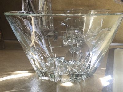 Vintage Princess House 2 in lot. Etched Glass Serving Bowl
ECU with Floral Vine Design