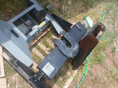 B&W Companion 5th Wheel Hitch - Adjustable Height for Truck Bed Towing