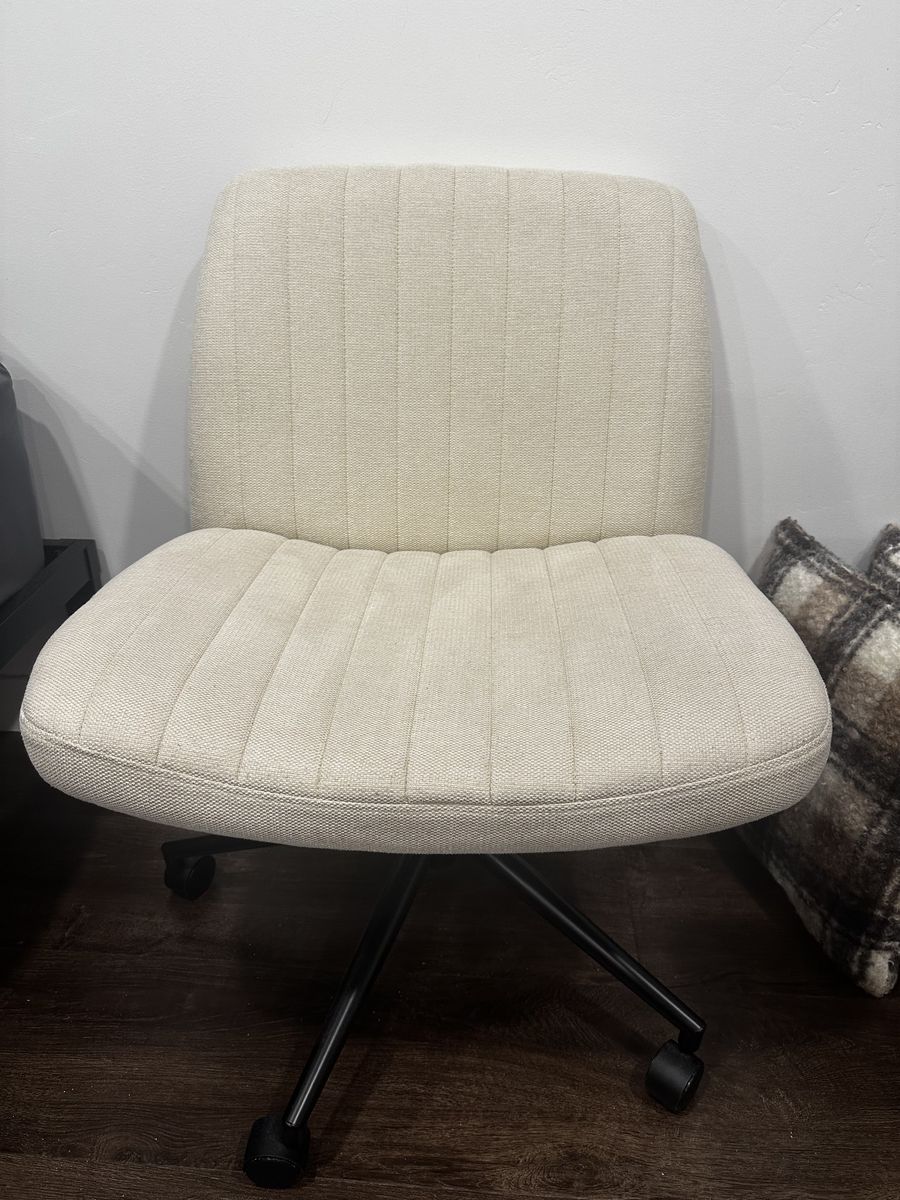 Modern Rolling Wide Desk Chair