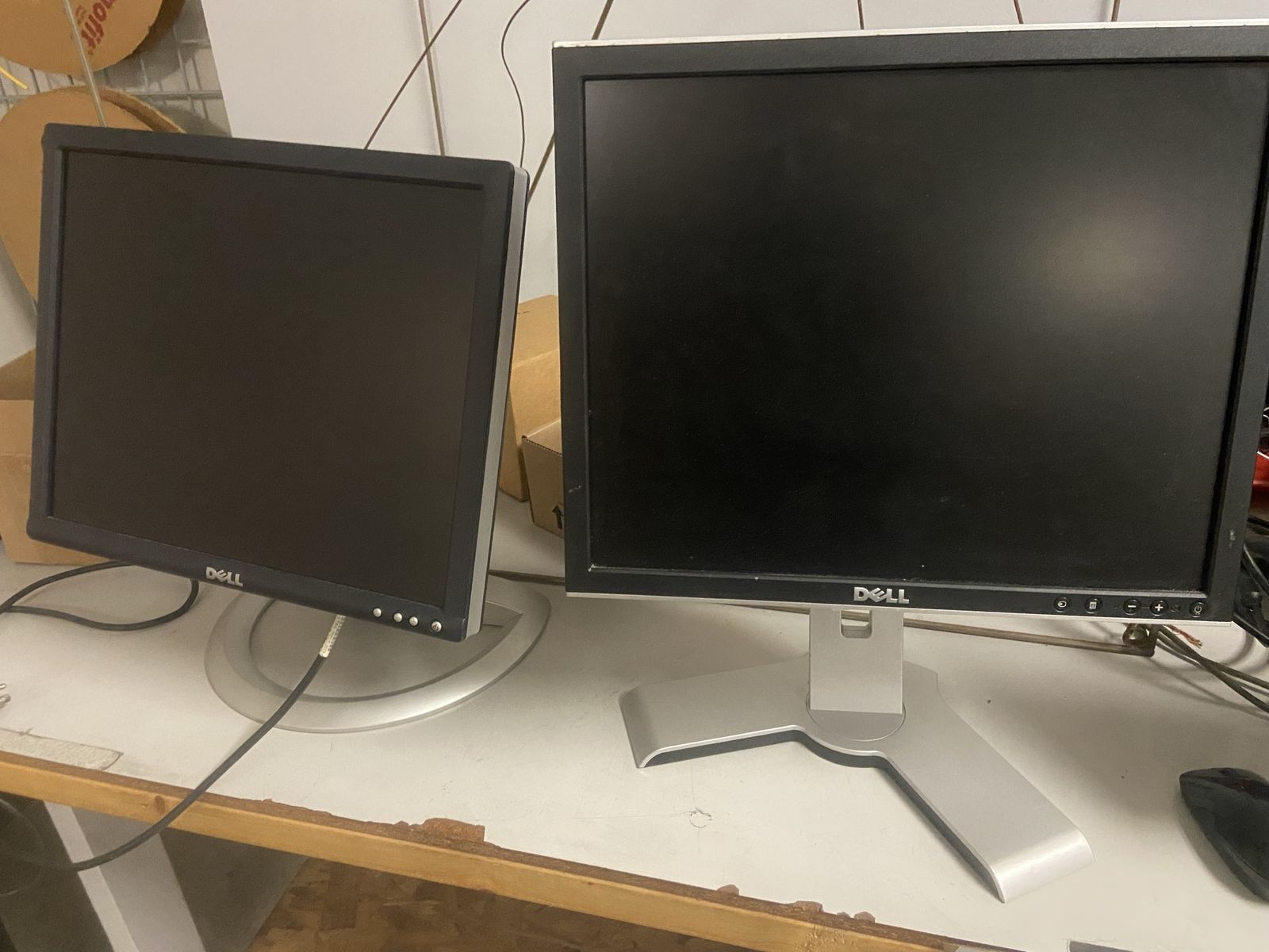 2 Dell 17" computer monitors one is model 1704 other is model 1708 (5$ ea)