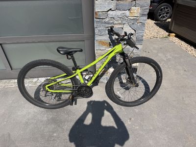 Specialized Pitch XS frame noen green 27.5 wheels