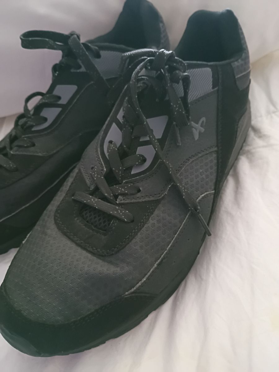 K-Swiss Men's Athletic Sneakers - Black/Grey - Size 9