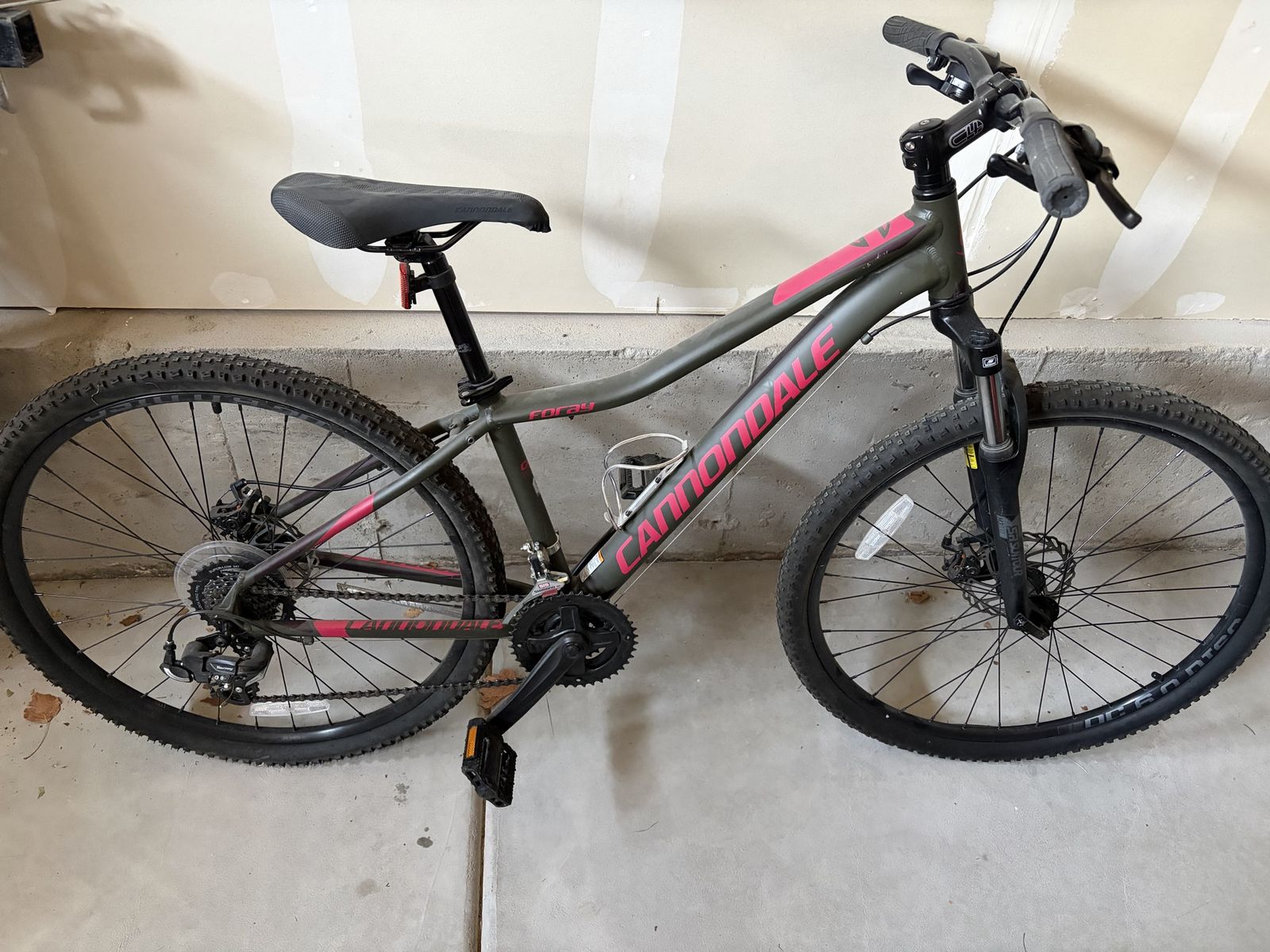 Cannondale Foray 27.5 Mountain Bike-Small