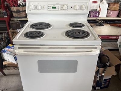 GE Spectra 30" White Electric Range Stove Oven with TrueTemp, Coil Burners, Good Condition