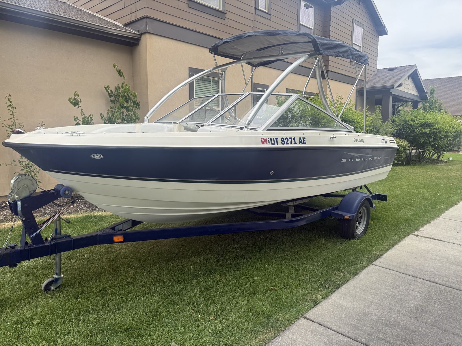2007 Bayliner Discovery 195 Bowrider Boat with Trailer - Mercruiser alpha new wave tower