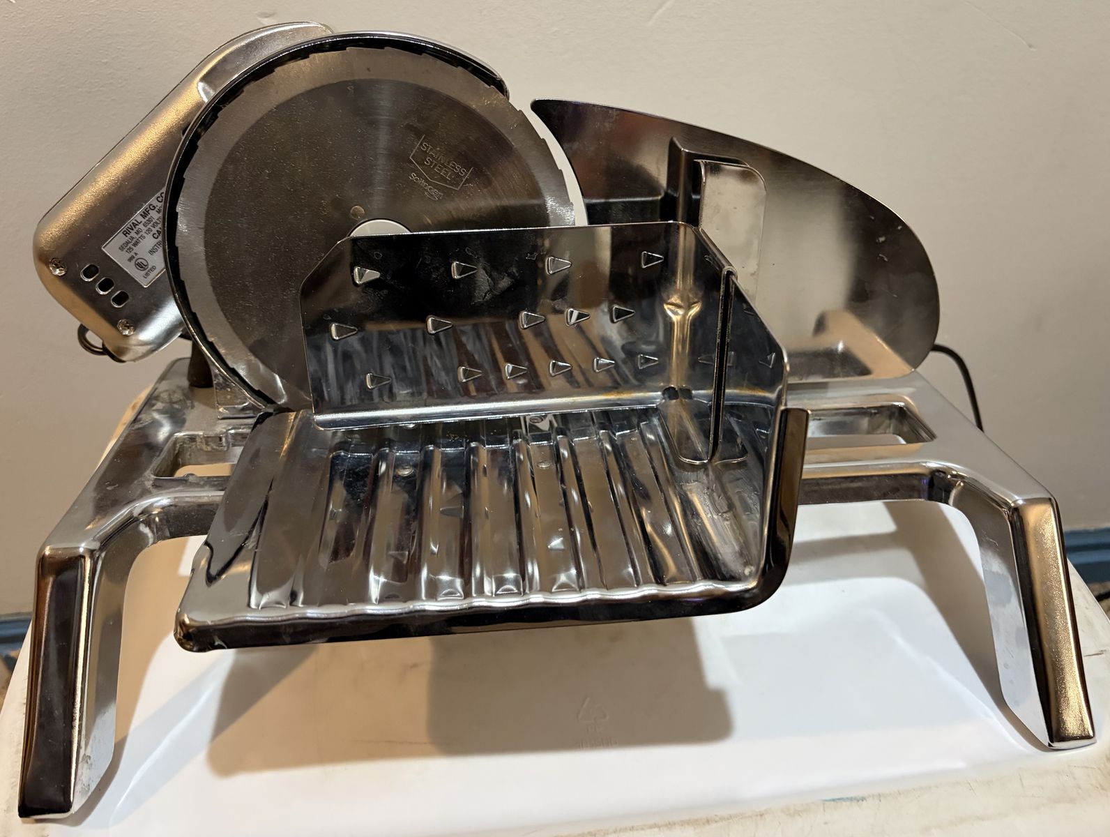 Commercial Electric Meat Slicer – 6” Blade with 7” Slide Tray