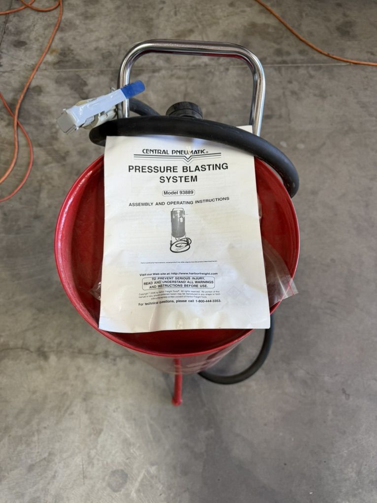 New sandblaster (90 lb.)