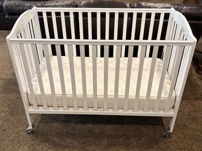White Portable Folding Wooden Baby Crib with Mattress and Caster Wheels