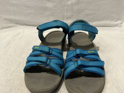 Teva youth size 6 beach, blue sports sandals