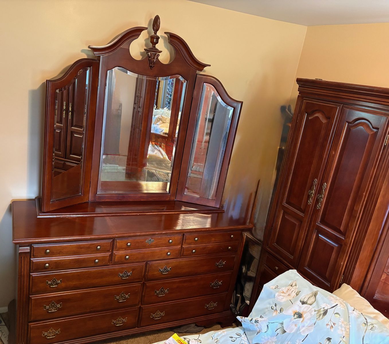 Michael Howard High-End Cherry Wood Bedroom Set – Queen Captain’s Head + Armoire + Dresser