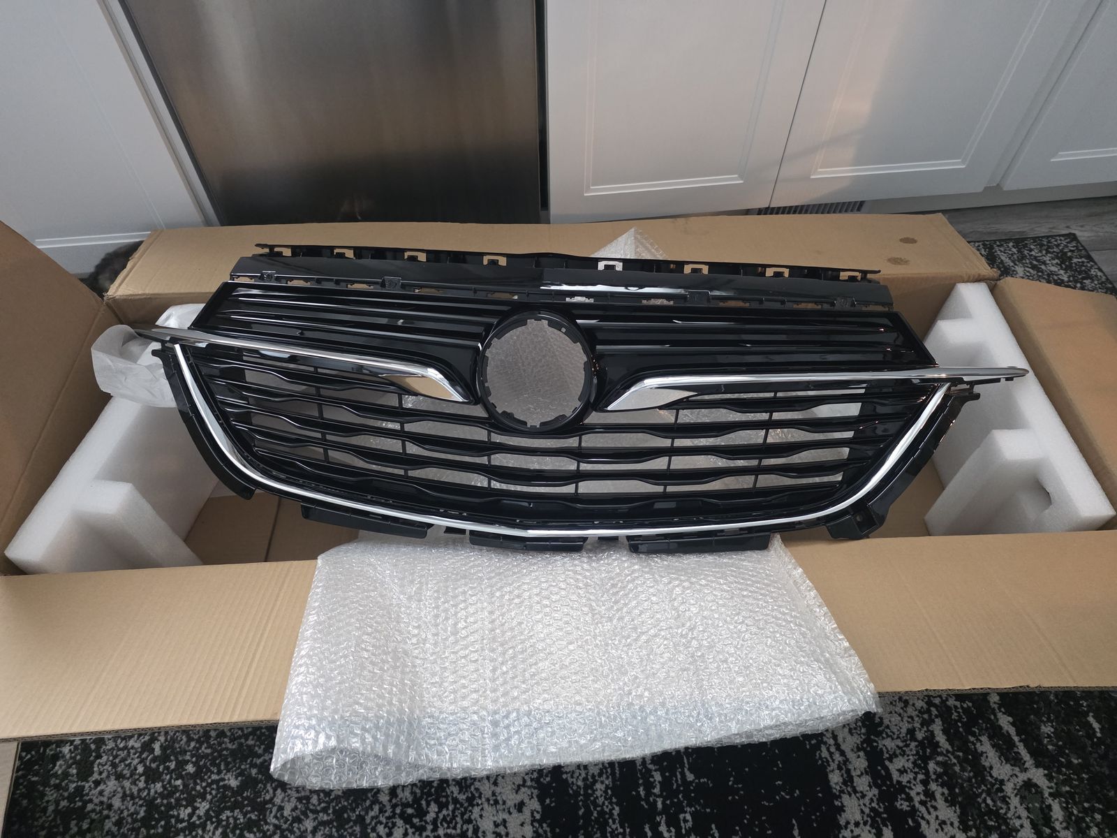 Buick upper grill w/chrome trim