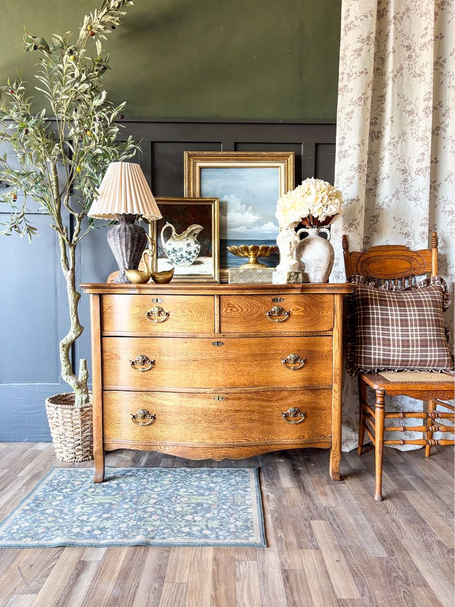 *FREE DELIVERY* Antique Oak Chest of Drawers/Dresser