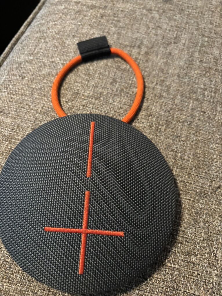 Like New Ultimate Ears UE Roll Wayerproof Speaker