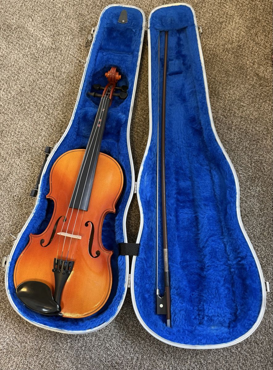 Full-Size Violin with Bow and Hard Case