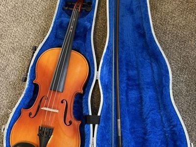 Full-Size Violin with Bow and Hard Case
