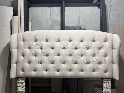 Tufted Linen Queen Upholstered Bed Frame