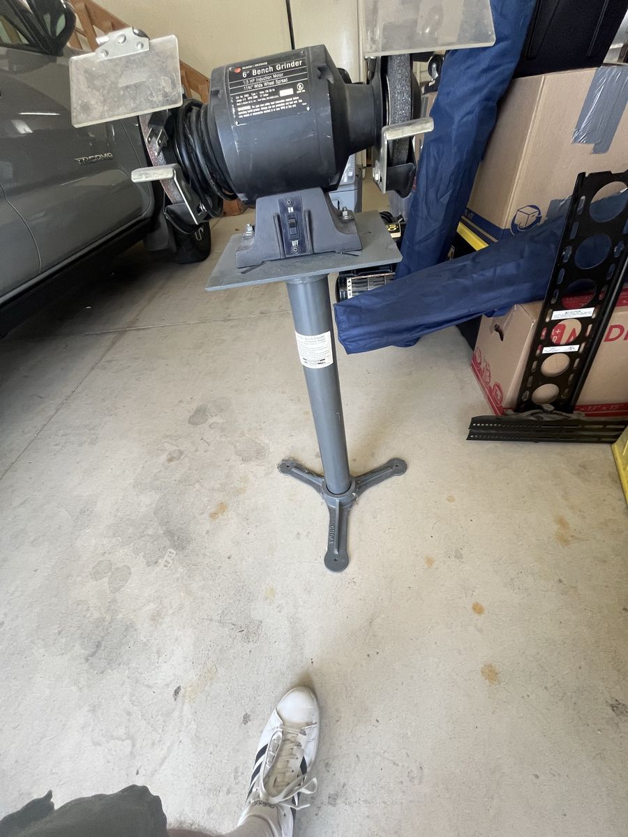 Black & Decker 6" Bench Grinder 1/3 HP with Heavy Duty Floor Stand