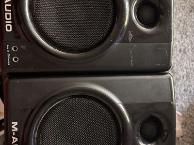 M-Audio AV40 Studio Monitor Speakers set! Awesome speakers/monitors