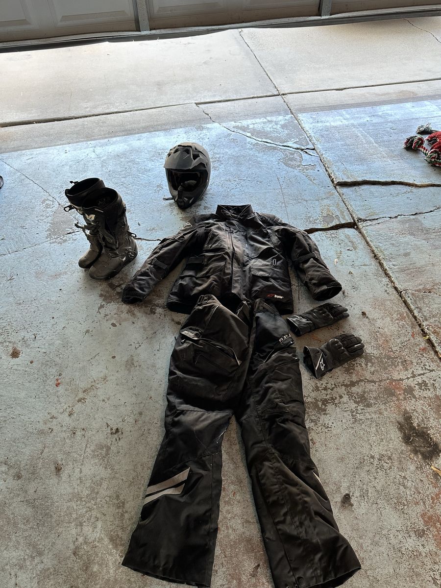Advanced Rider Coverage Motorcycle Gear Set Jacket Pants Helmet Boots Gloves