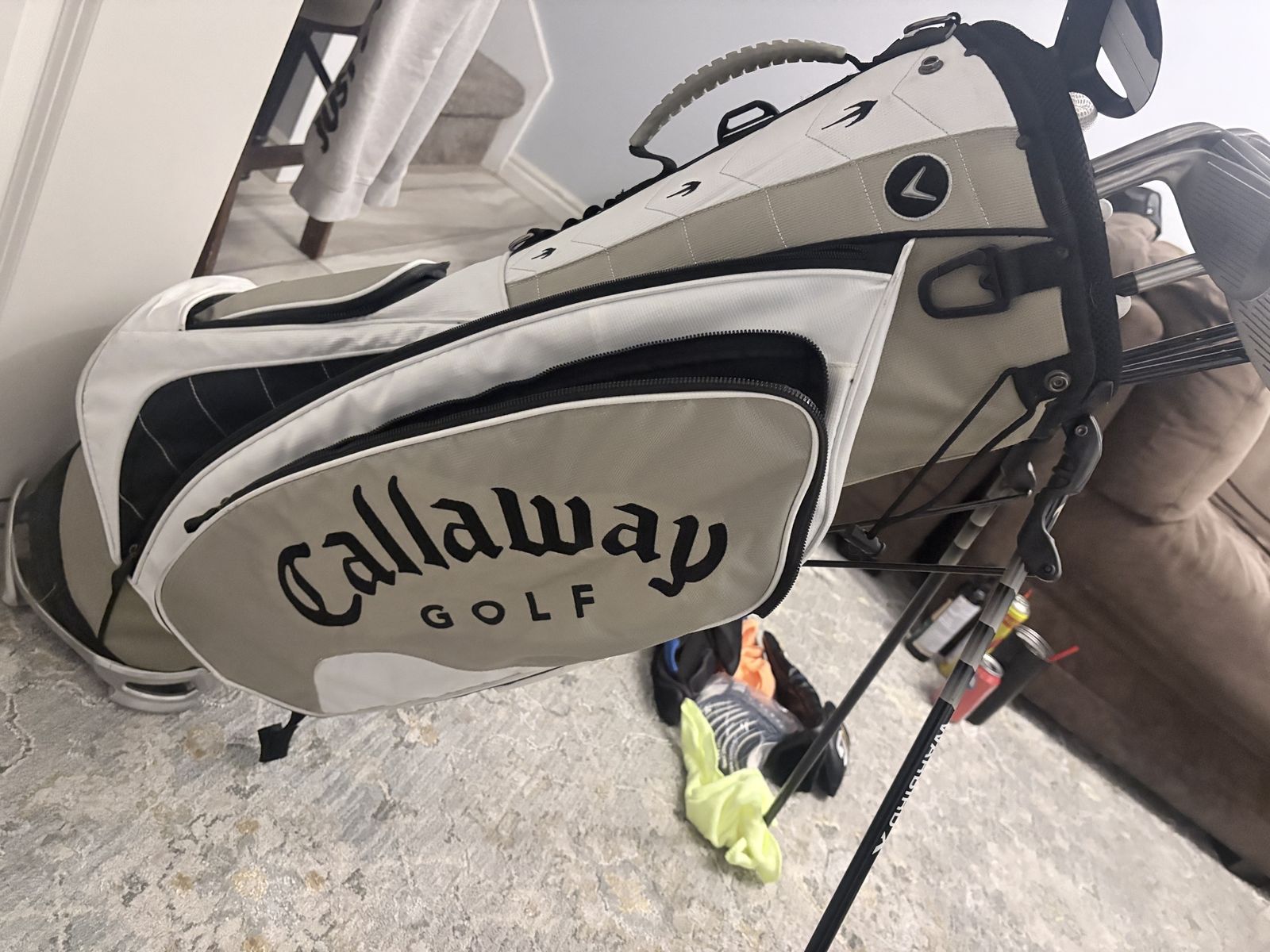 Callaway Golf Stand bag with New set of Clubs These have never been used. Pro Golf clubs 
