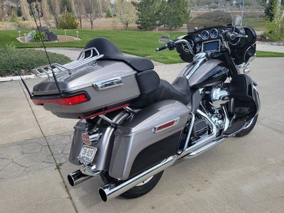 2014 13,200 OBO Harley Davidson Electra Glide Ultra Limited Motorcycle Black/Gray Excellent Condition