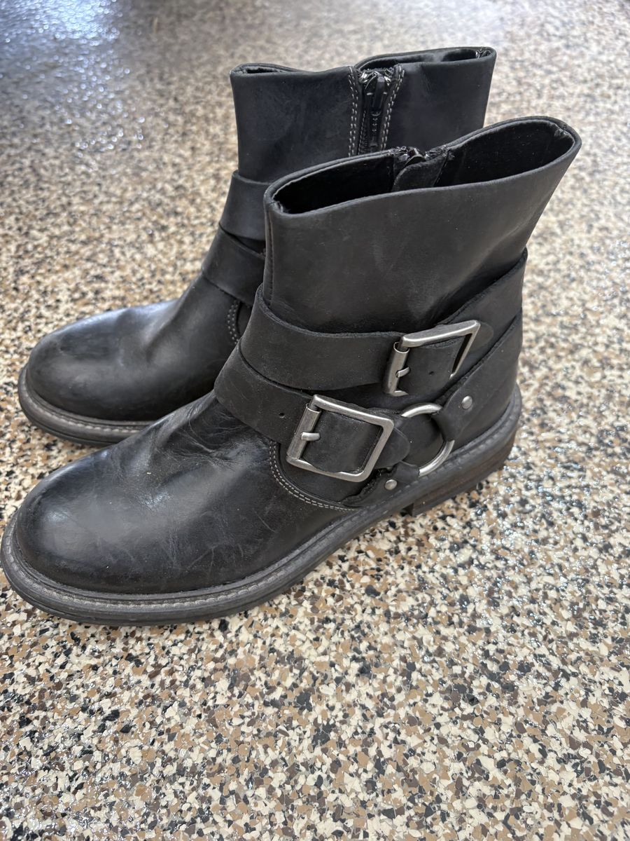 Women's leather motorcycle boots