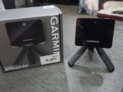 Garmin Approach R10 Portable Golf Launch Monitor with Tripod