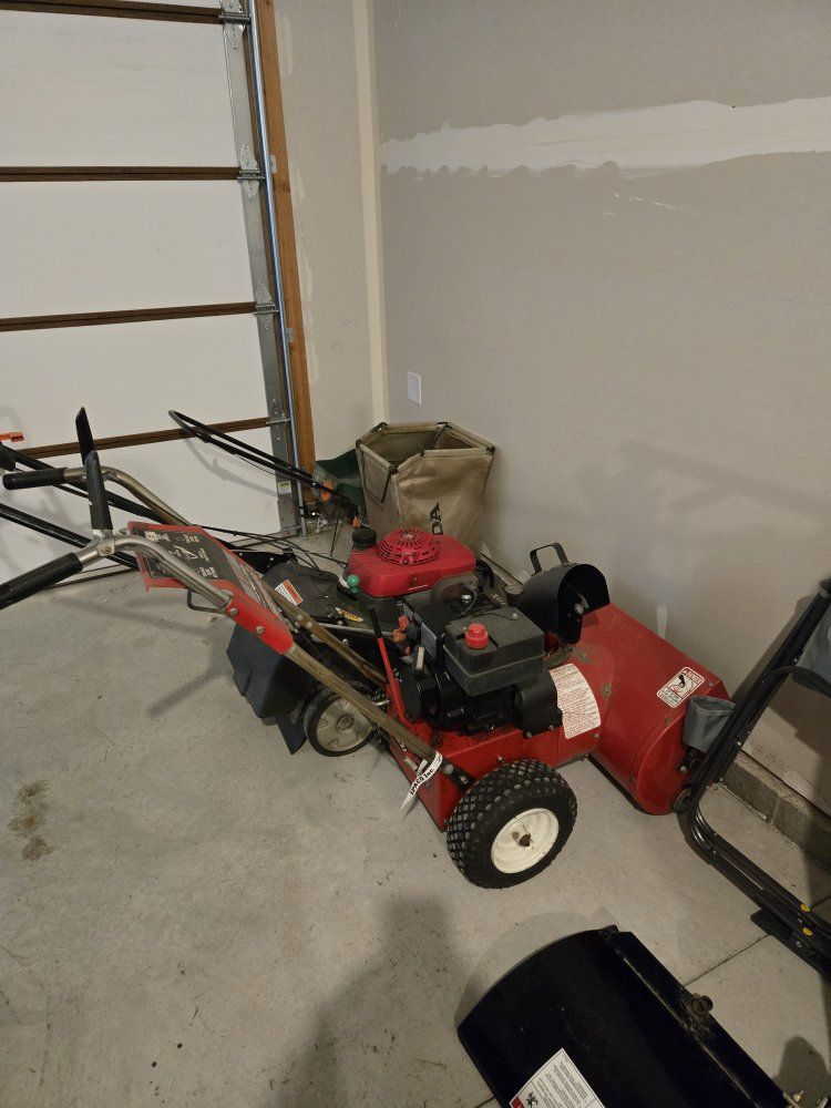Craftsman 26" Two-Stage Snow Blower - Model 881.189560 - Powerful 7.5 HP Engine