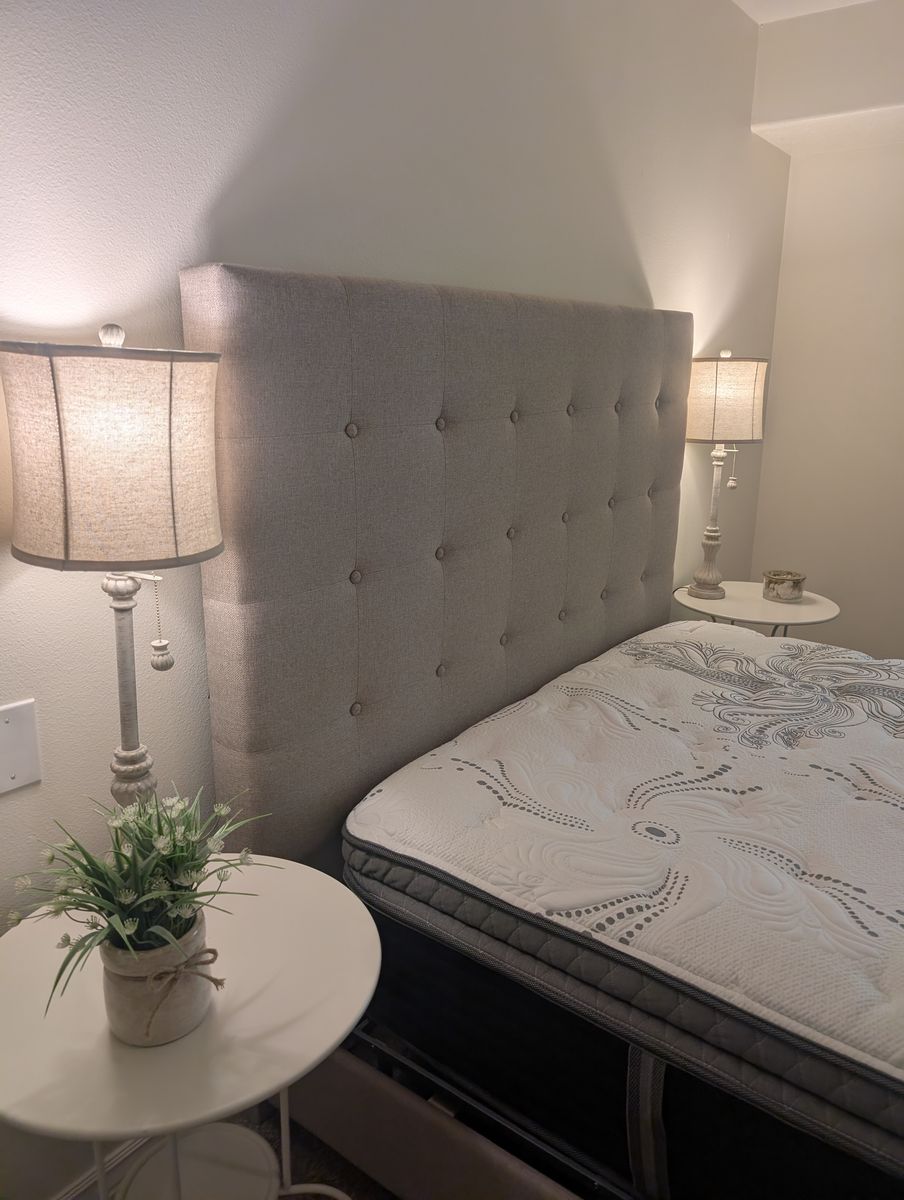 Pillow-top mattress w/Box Springs - Like New
