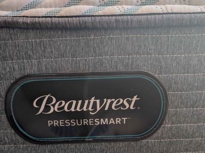 King! Beautyrest Pressuresmart Mattresss! $200