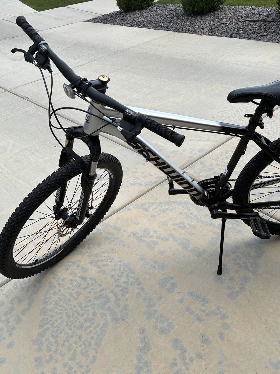 27.5 Mens Schwinn Mountain Bike