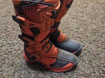 Youth fox boots