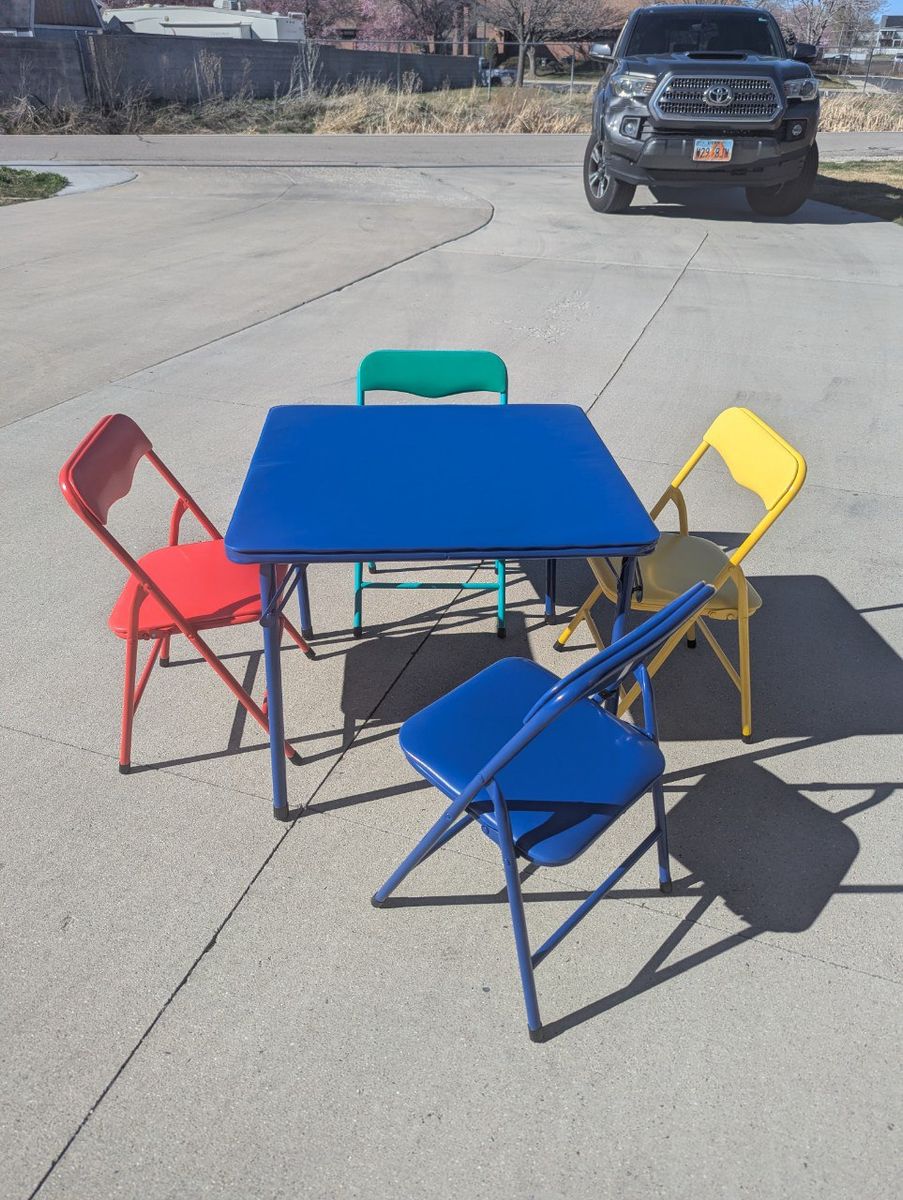 Kids Folding Table and Chair Set – 4 Chairs – Great Condition