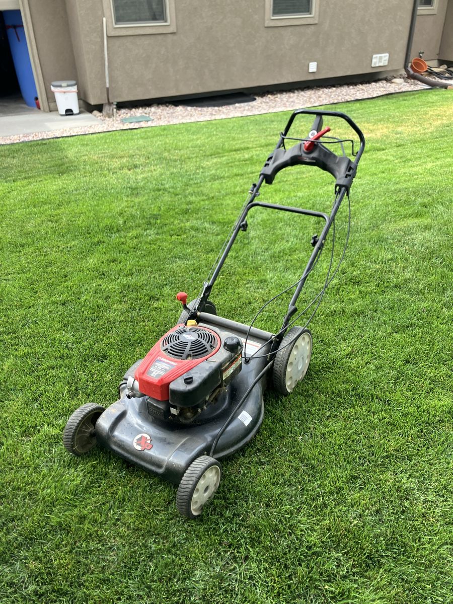 Troy-Bilt 21-Inch Gas Lawn Mower with Briggs & Stratton Engine