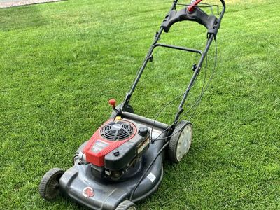 Troy-Bilt 21-Inch Gas Lawn Mower with Briggs & Stratton Engine