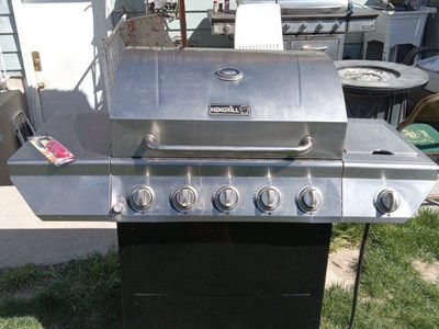 Nexgrill 5 Burner Propane Grill W/ Side Burner
Gri