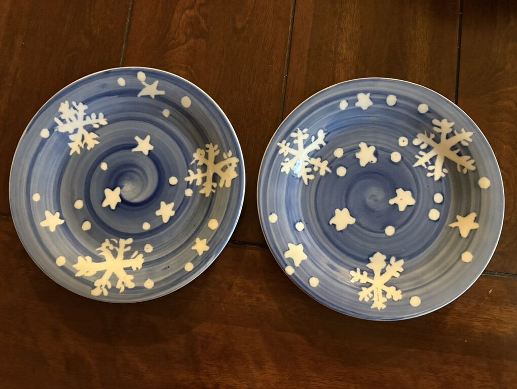 2 Gibson Housewares Blue Snowflake Plates