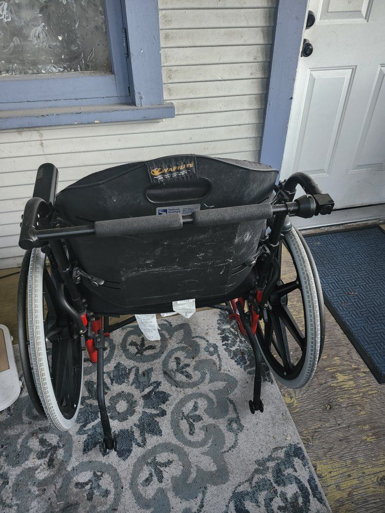 Main image 3