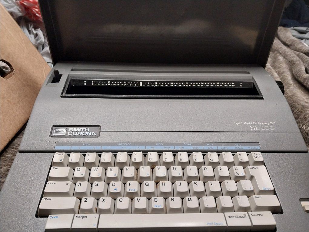 Smith Corona SL 600 Spell-Right Dictionary Typewriter - Vintage Electronic Word Processor