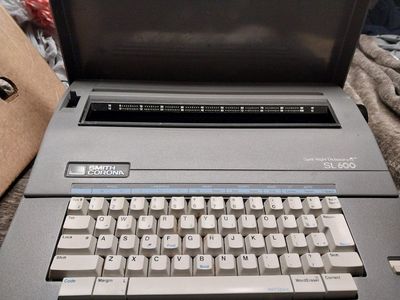 Smith Corona SL 600 Spell-Right Dictionary Typewriter - Vintage Electronic Word Processor