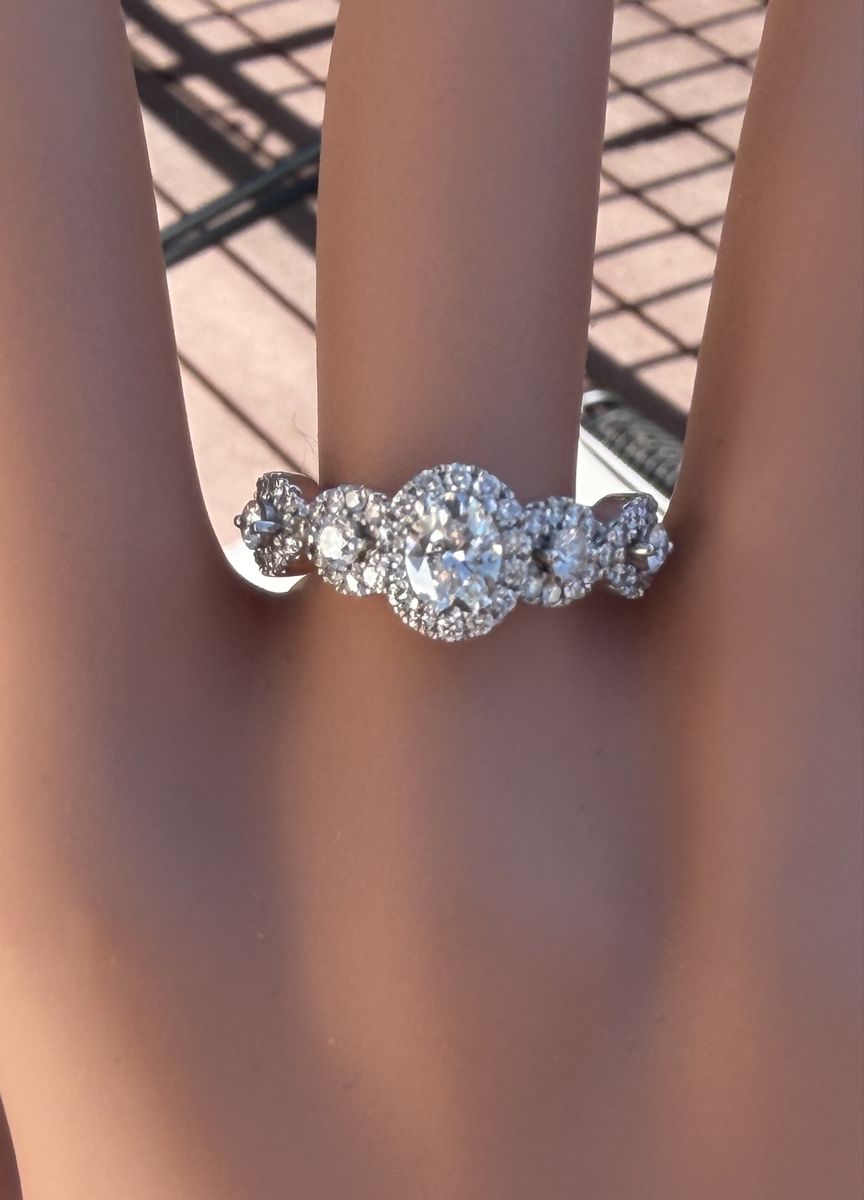 BLAZING HI-END 14k WHITE GOLD 1.40+ CT DIAMOND ENGAGEMENT RING! 105 BRILLIANT CUT DIAMONDS! BRILLIANT OVAL CENTER! 4.9 GRAMS!