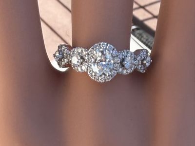 BLAZING HI-END 14k WHITE GOLD 1.40+ CT DIAMOND ENGAGEMENT RING! 105 BRILLIANT CUT DIAMONDS! BRILLIANT OVAL CENTER! 4.9 GRAMS!