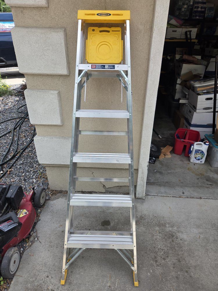 Werner 366 Mk 22 6ft Type I 250lb Fiberglass Stepladder - 10ft 5in Reach