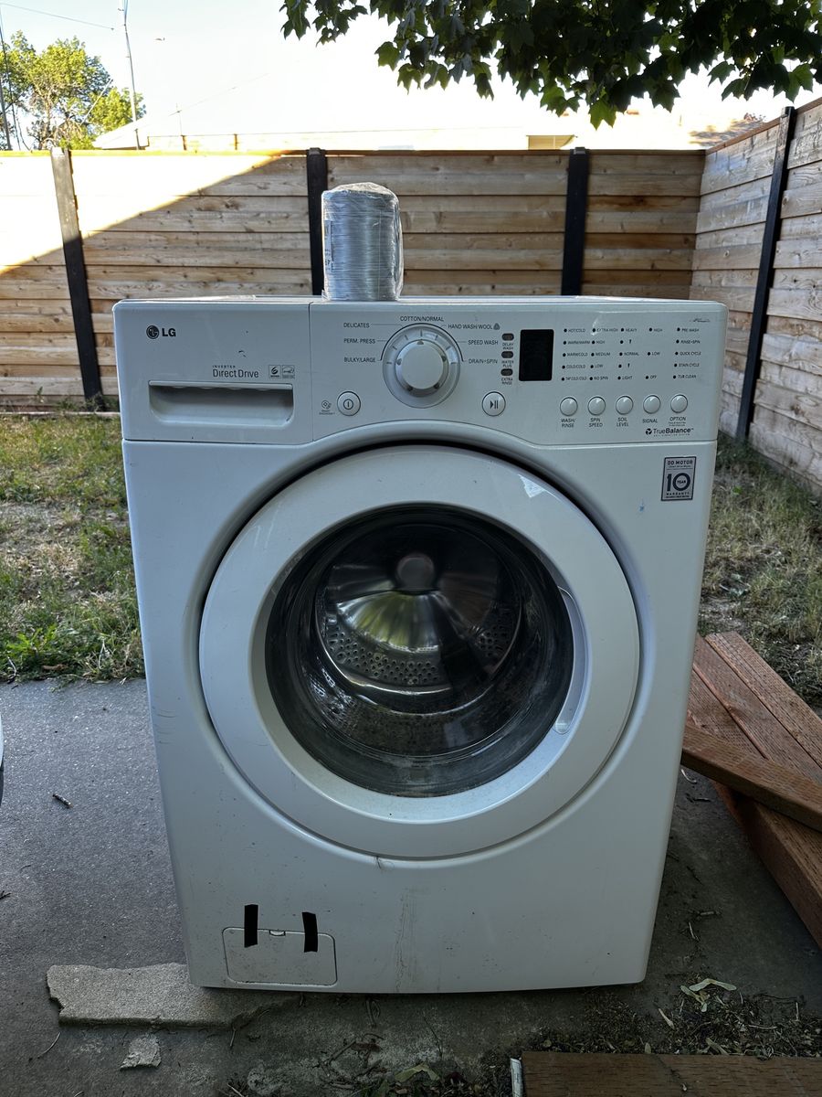 LG WM2140CW front-load washing machine