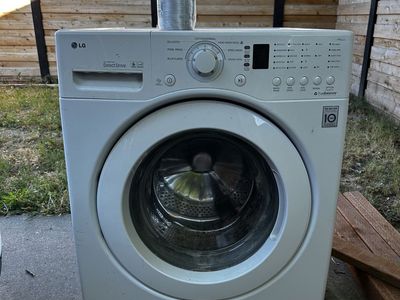 LG WM2140CW front-load washing machine