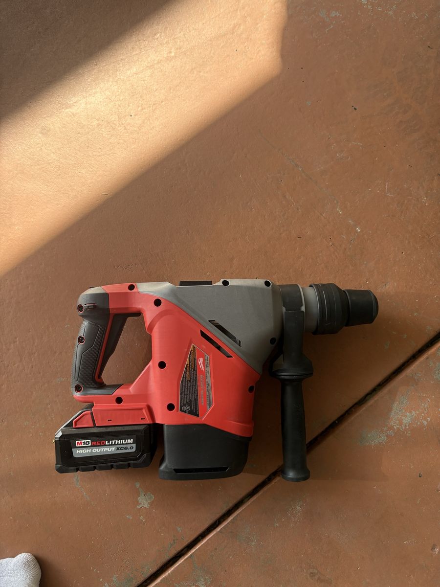 NEW Milwaukee FUEL M18 Cordless Rotary Hammer Drill Kit w/ ONE-KEY & High Output XC6.0 Battery