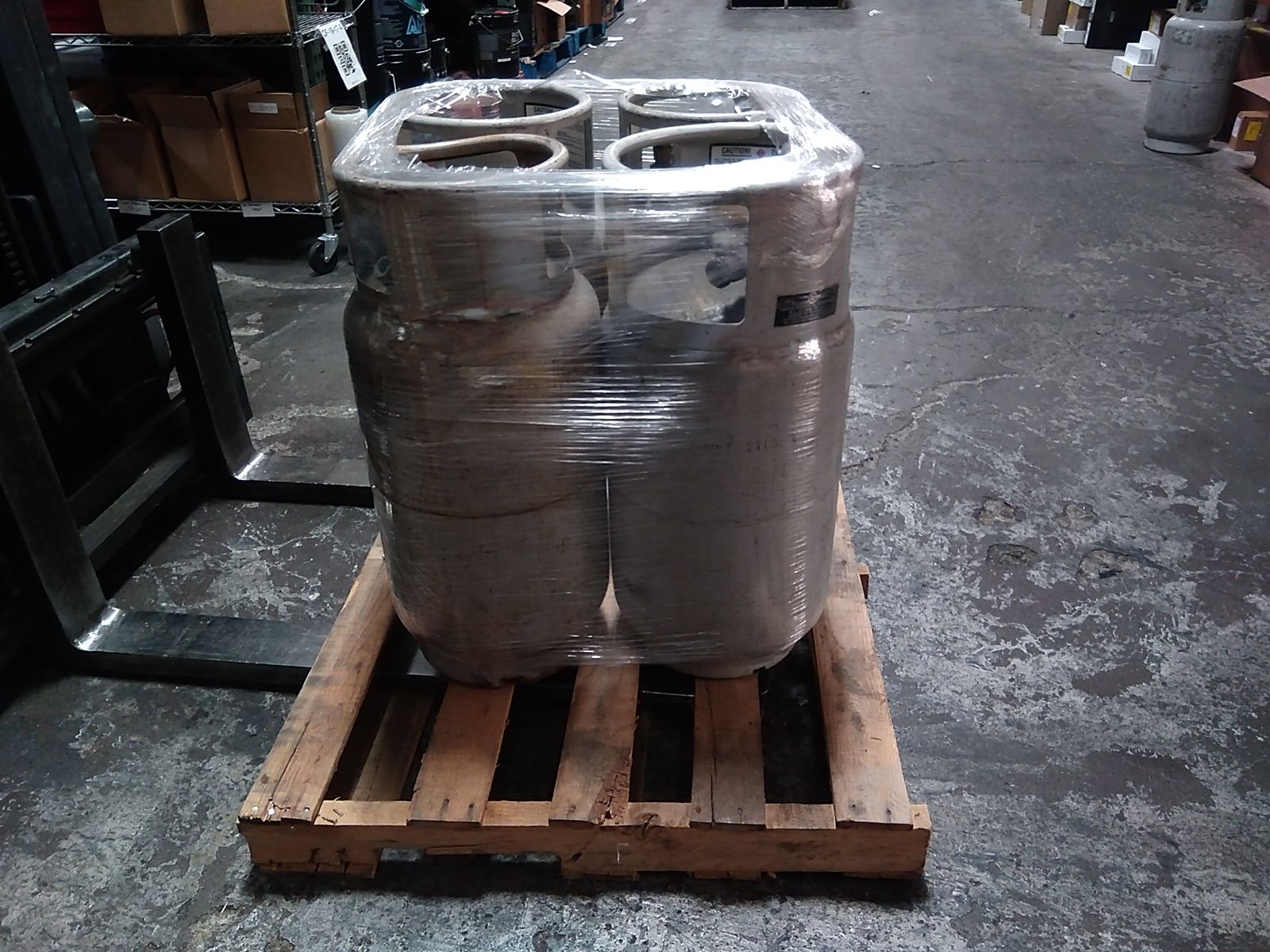 10 gallon propane tanks (4)